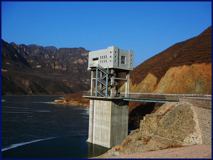 白羊沟的共青团水库，据说是一个危坝，50年代修的