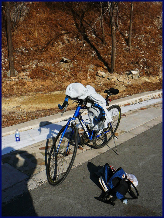 车、包、衣服和水瓶