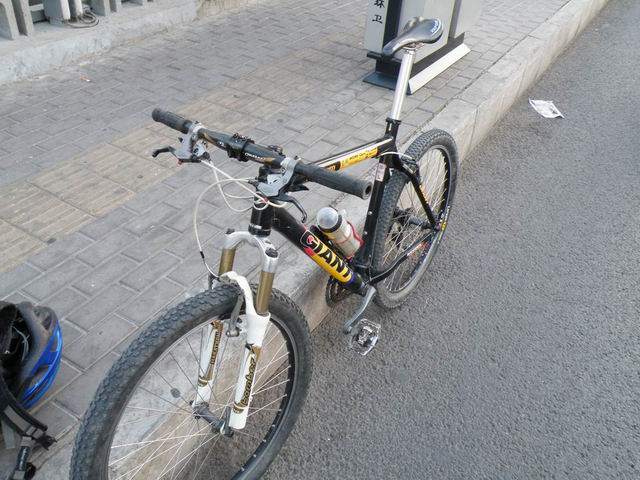 拍张车车的照片先