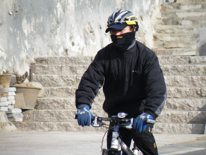 打劫的下山了。。