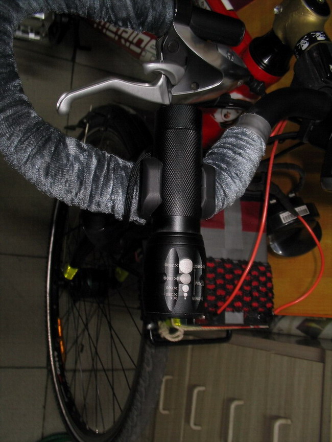 麻小那里买的手电。超好用。