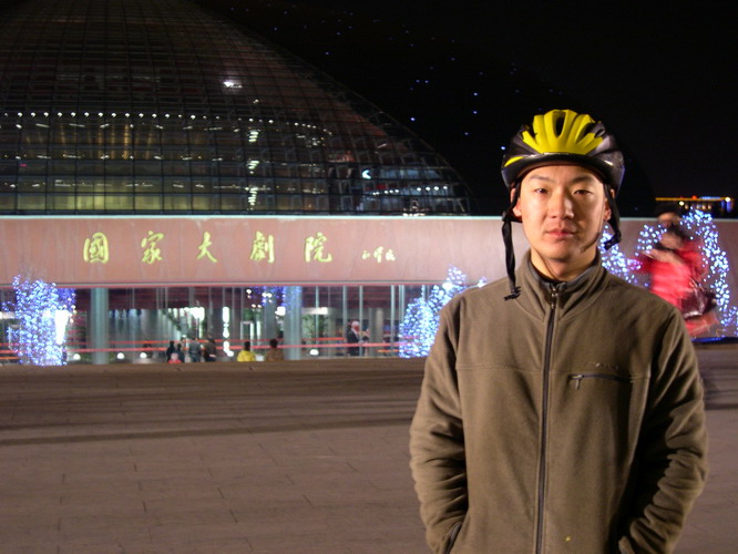 山炮的剧院留影