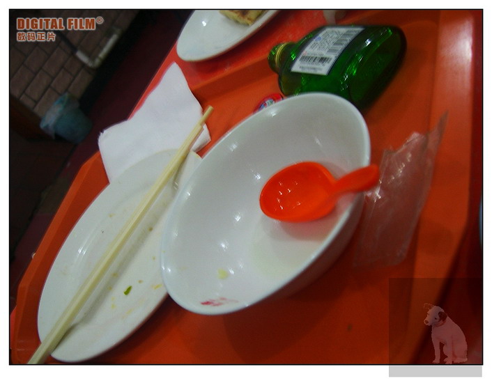 一塔用餐完毕，小2倒下了是信号