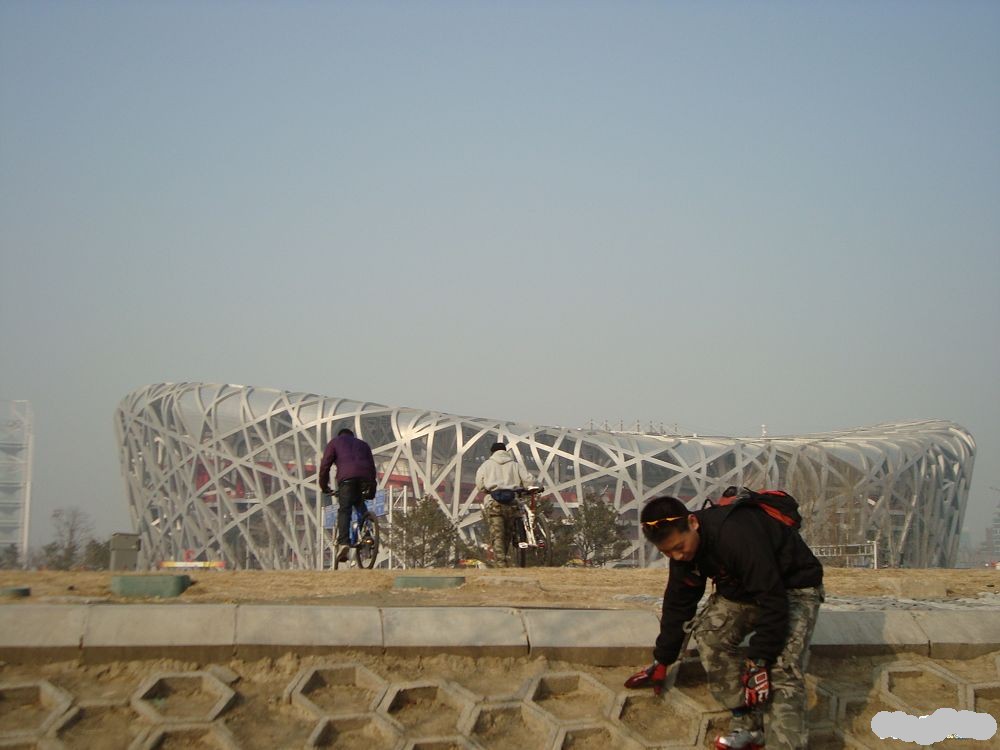 我们从这进的鸟巢里面~~