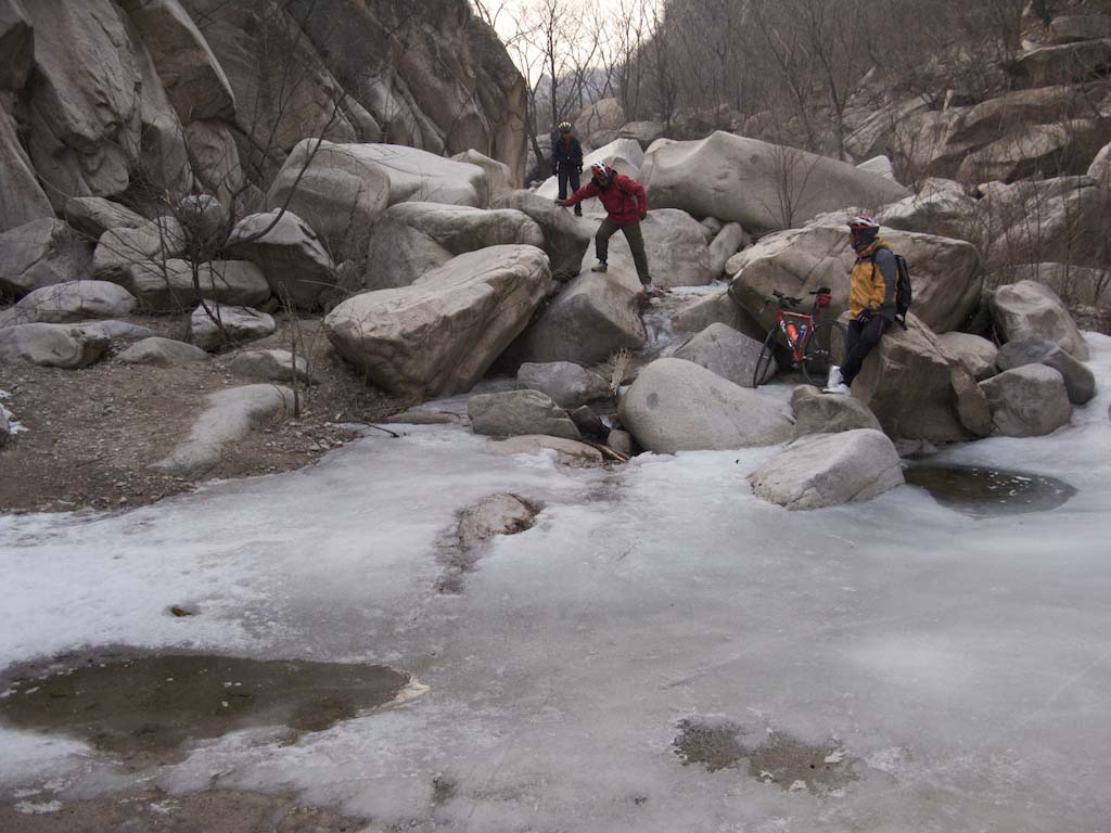 小 T 压裂了冰面！！！