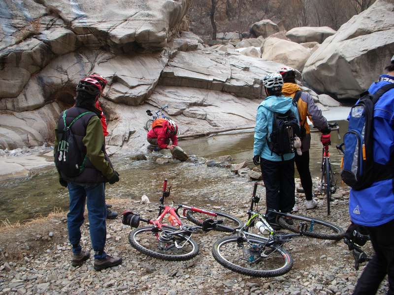 漂泊狼把拆的桥又修上了