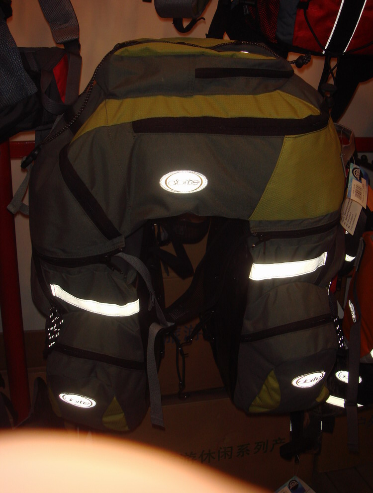 超大驼包。现在6折。310多元。