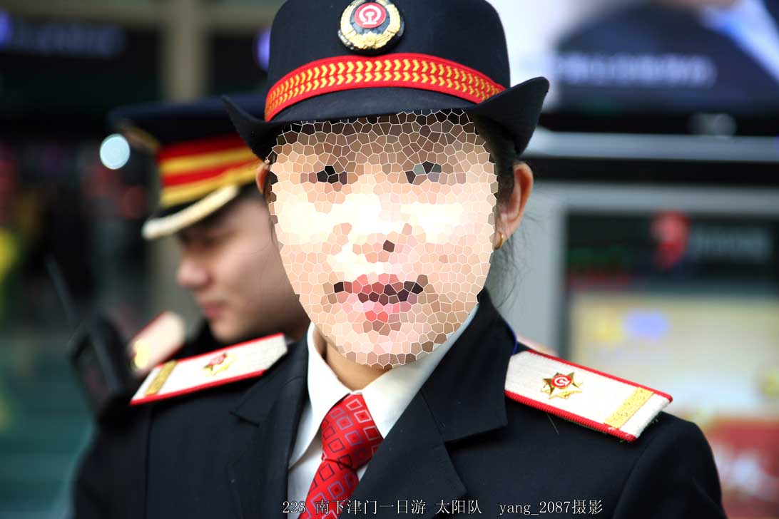 给我们网开一面的美女工作人员