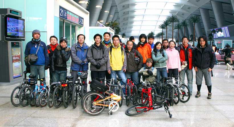 北京南站的大合影