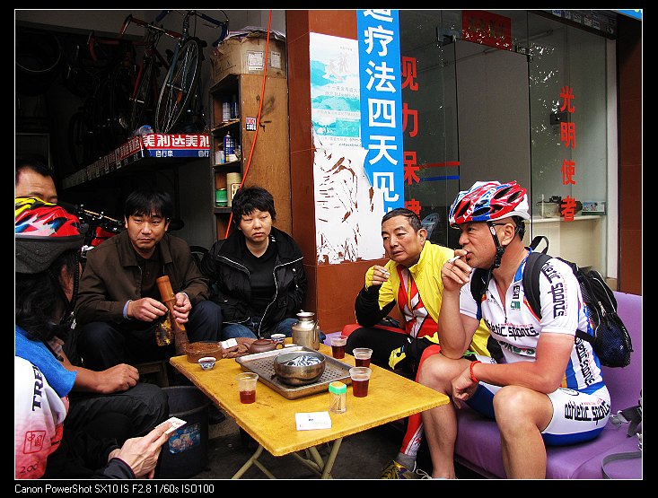 与湛江车友交谈