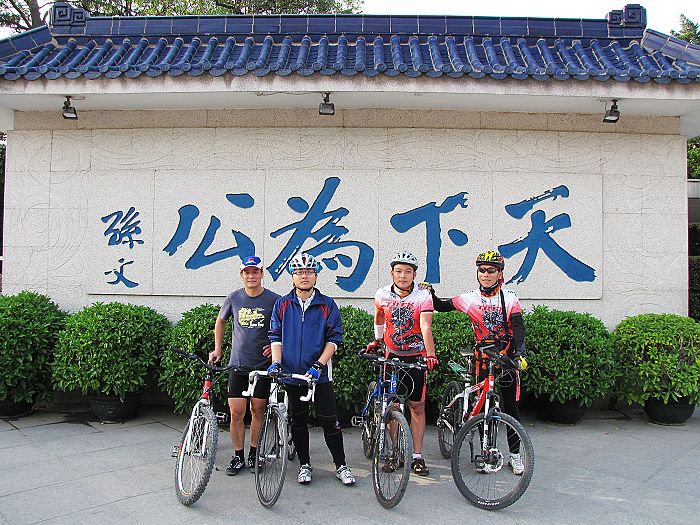 孙中山的故居，由于到达时间较晚，没能参观，遗憾，只能在门口留影