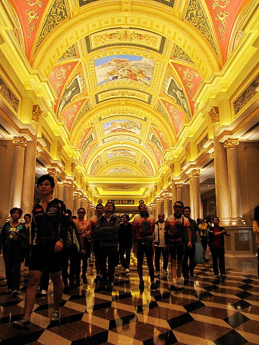 走出威尼斯人大酒店赌场