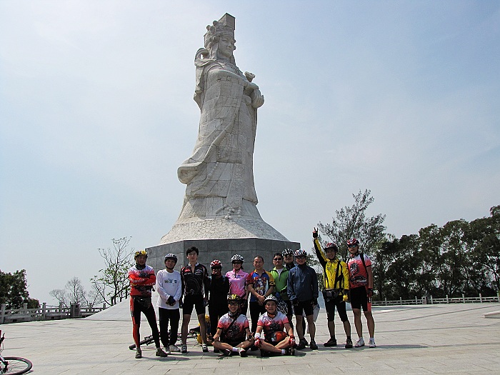 妈祖山顶，与妈祖像合影