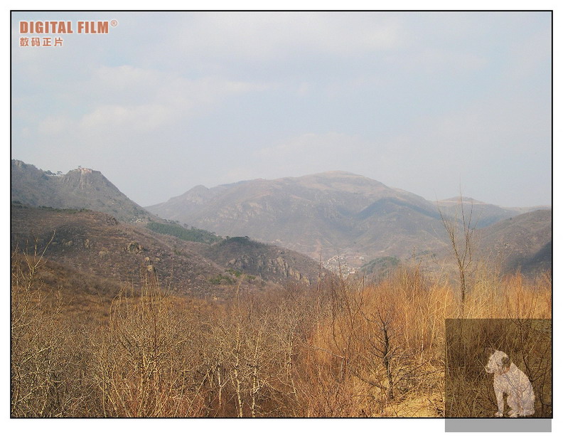 左高点是妙顶牌楼，右高点是阳台山顶