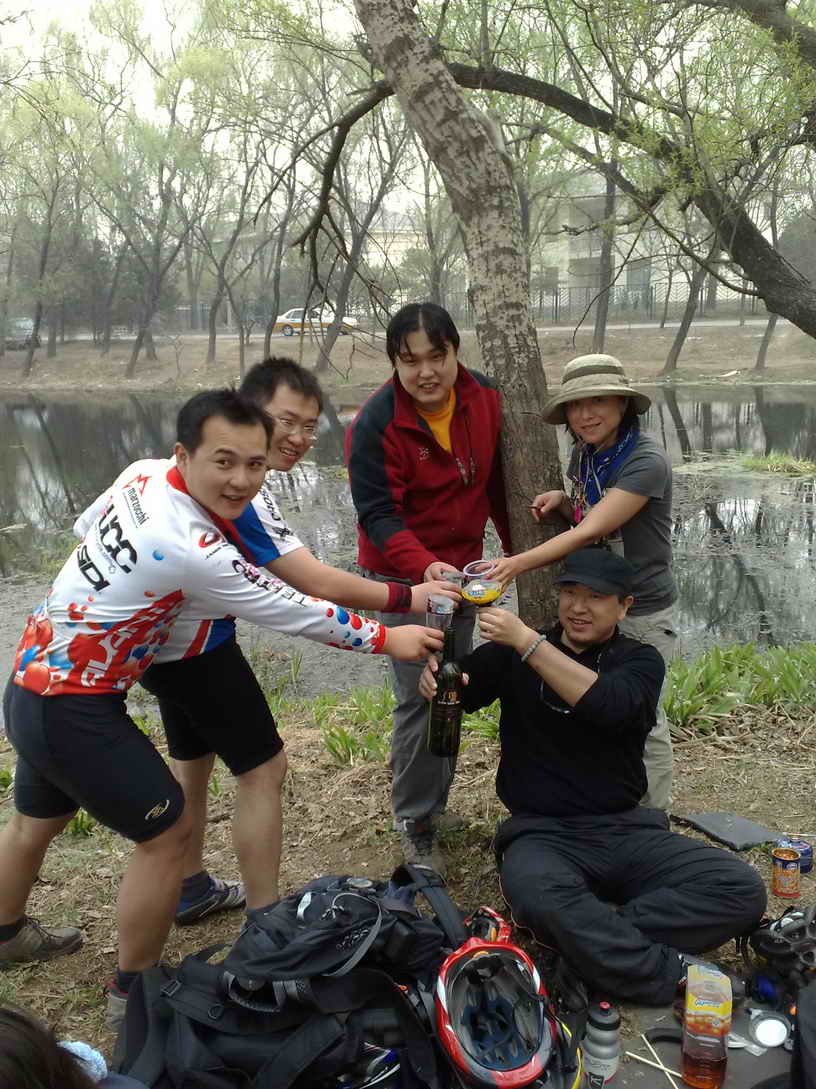 干杯，别人照片中我也去凑个热闹