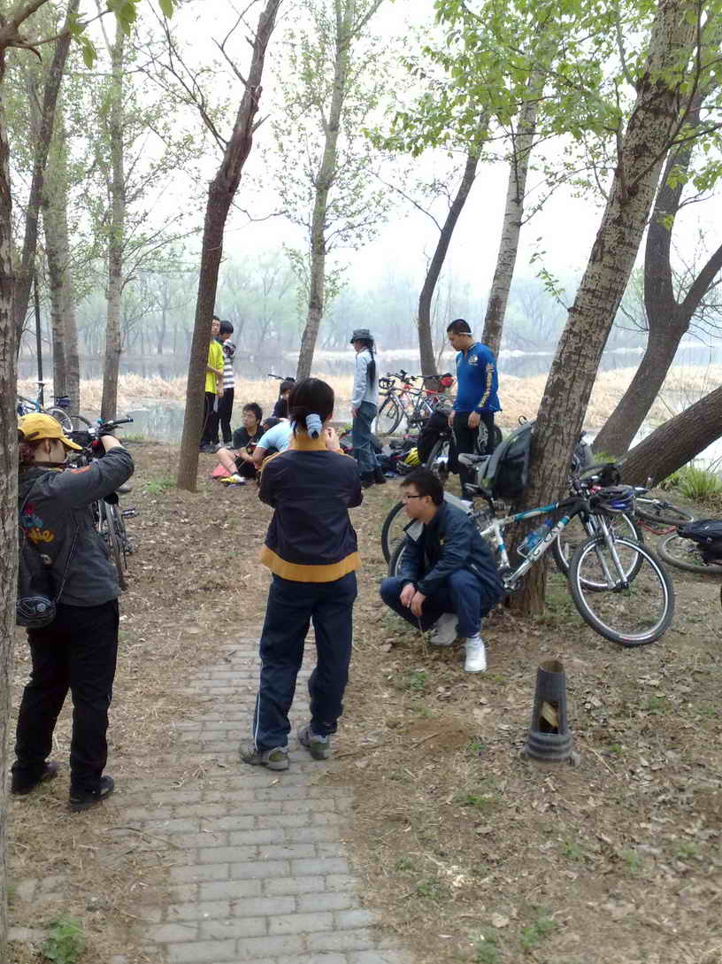 看看这张，今天真是很多相机，还有强悍的单反，过后请欣赏他们的照片