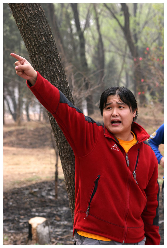 讲笑话，够生动