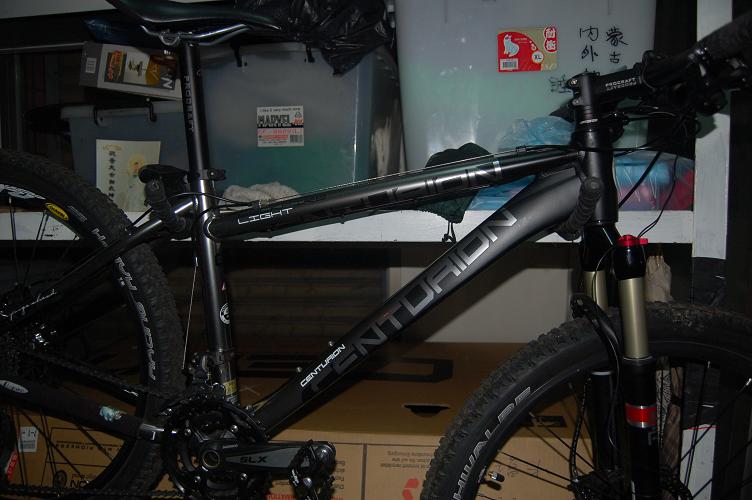 車架部分 消光黑+銀色亮面烤漆