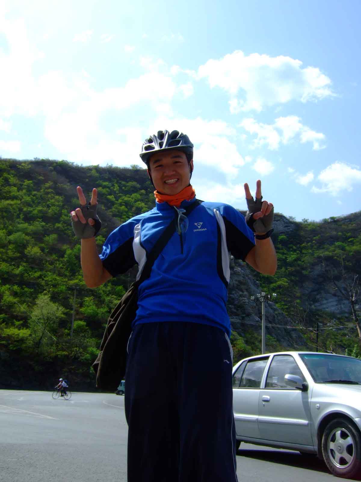 拉伤了，还呼啸着爬坡。。。佩服