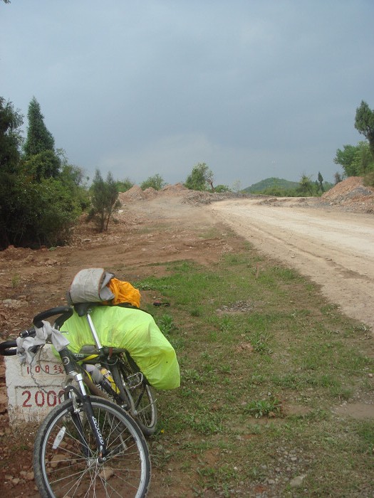 回头看2000公里路牌 需旋转.jpg