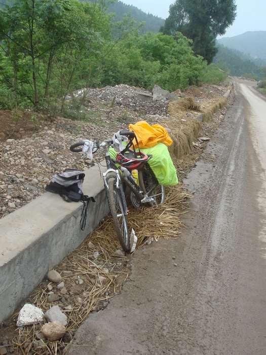 普安出来的烂路 需旋转.jpg