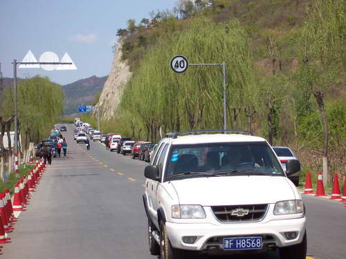 密三路成了停车场