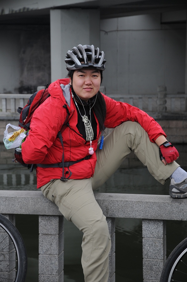 再来张看镜头的