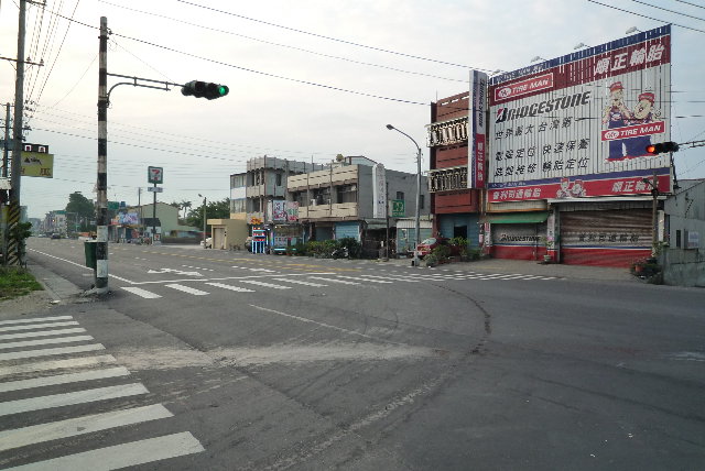 一大早街上沒什麼車