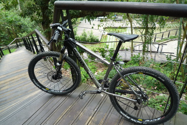 牽車下樓梯去看水火同源~