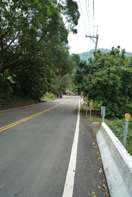 這段有樹蔭，感覺不太熱