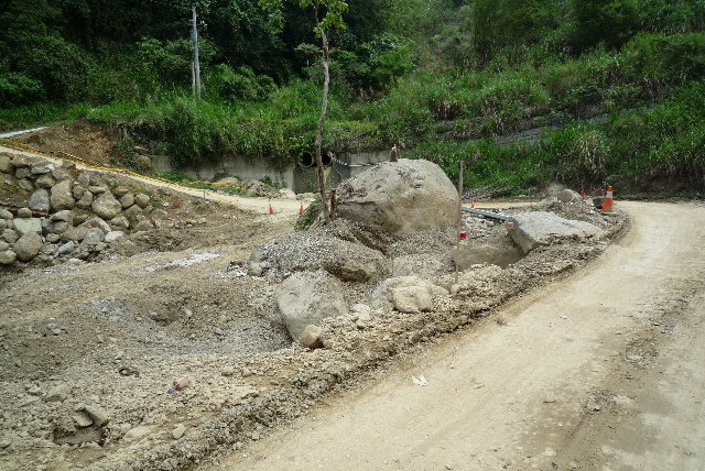 橋樑工程，可以玩一小段越野