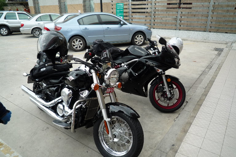 很多重型機車喔