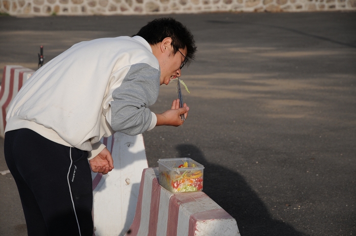 信封吃完了在骑车