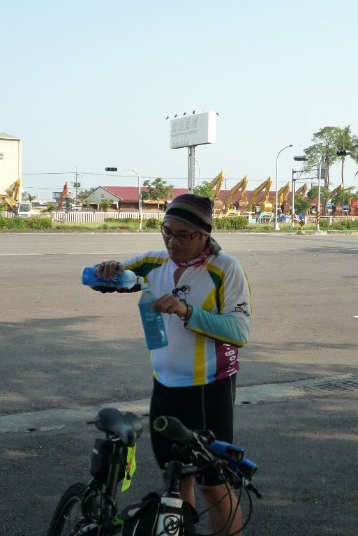 剛買了卡鞋的朋友，今天摔了一次..