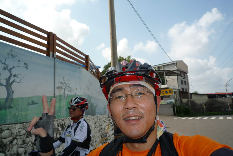 崇仁護校....有很多MM喔!!!