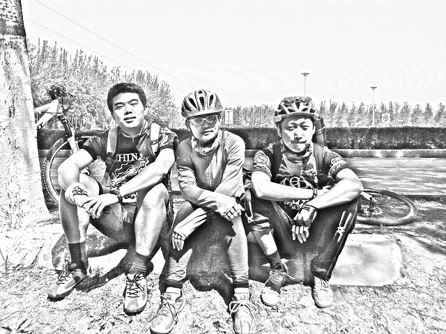 这张看中间，忽略两边，嘎