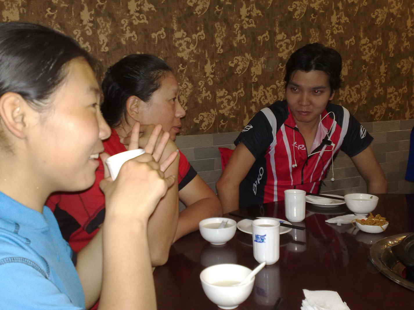 这个，啊泰的眼神