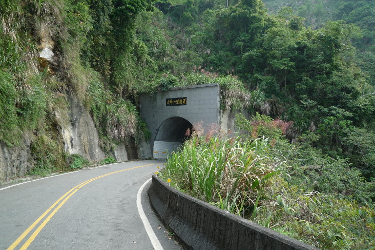 貌似會經過三個隧道