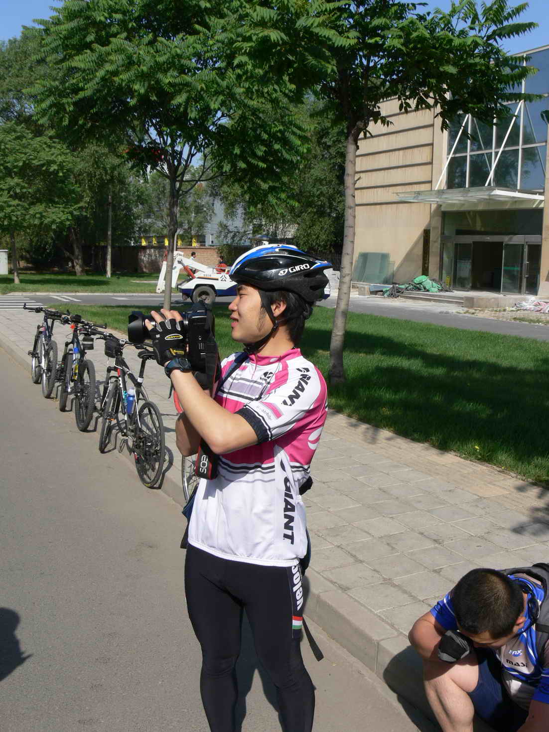 摄影师 手持eos 40d大单反