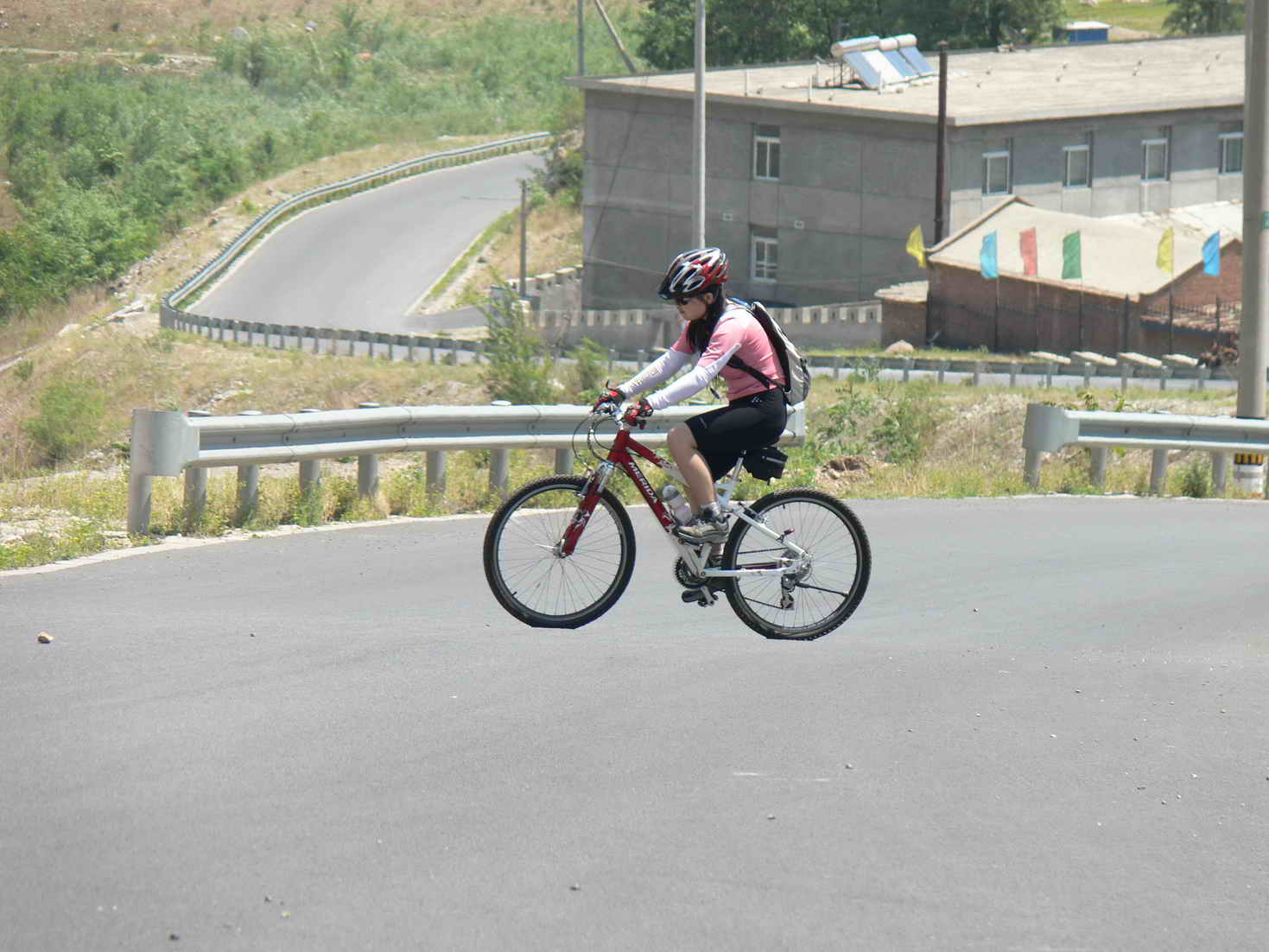 这两张连续看，很不错的Z字骑法