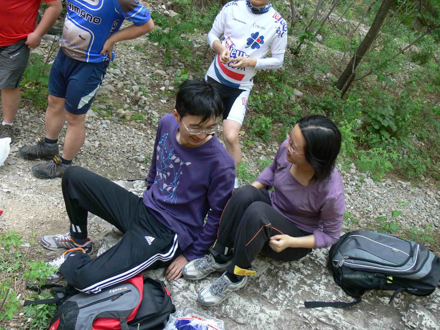 甜蜜的情侣装和情侣车，笑得更甜蜜！