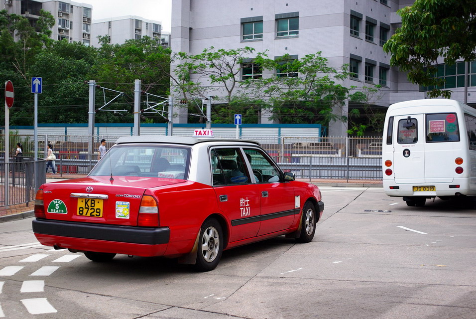 全港的TAXI都是TOYOTA的CROWN
