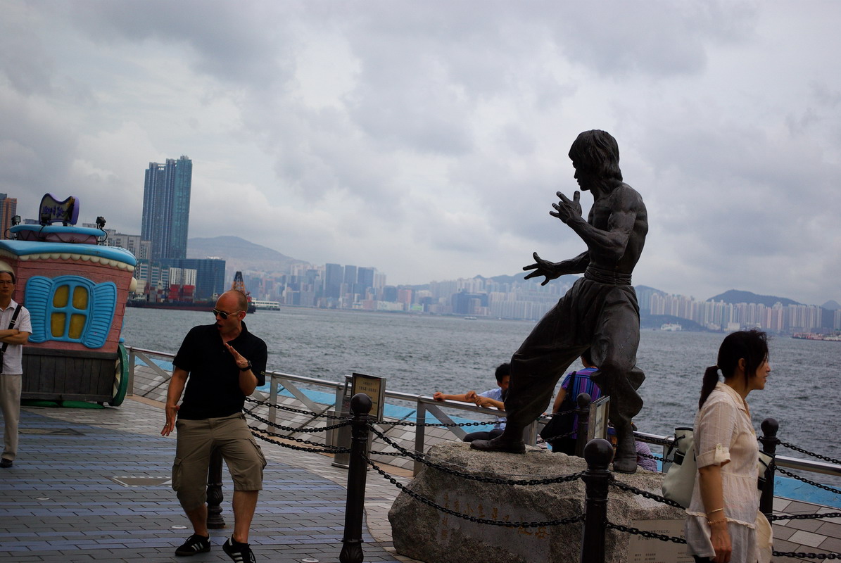 新建的李小龙的雕像