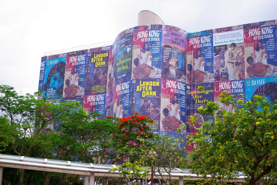 香港艺术馆，满墙都是LV的广告