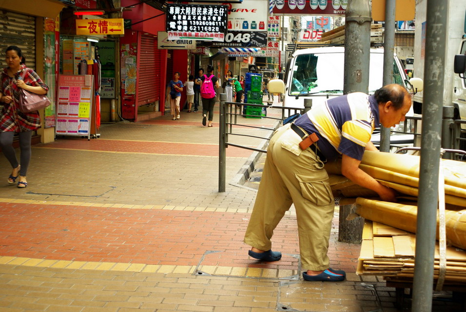 这儿有个“一夜情”的牌子，不知道是干嘛的，没敢进