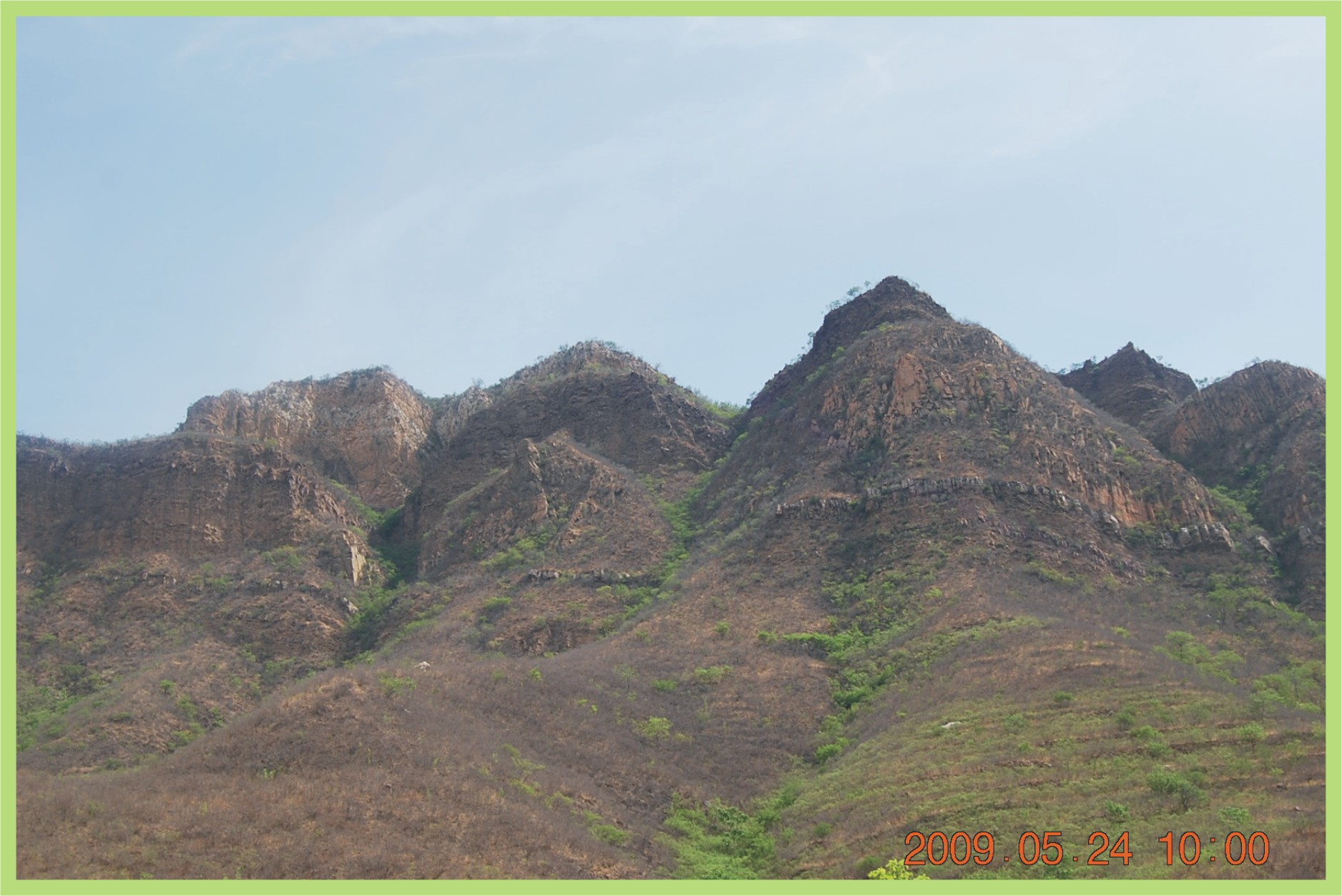 断岩层的石头岭