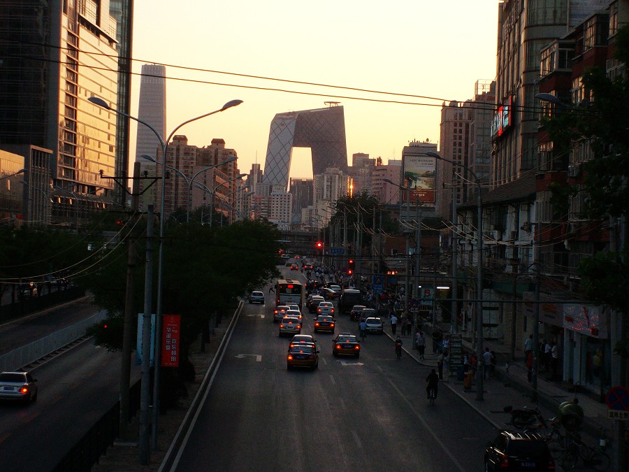 黄昏的山地骑行短裤