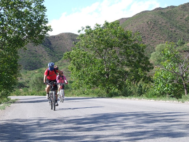 不能忘了兄弟们啊，一块蒙面，一块走