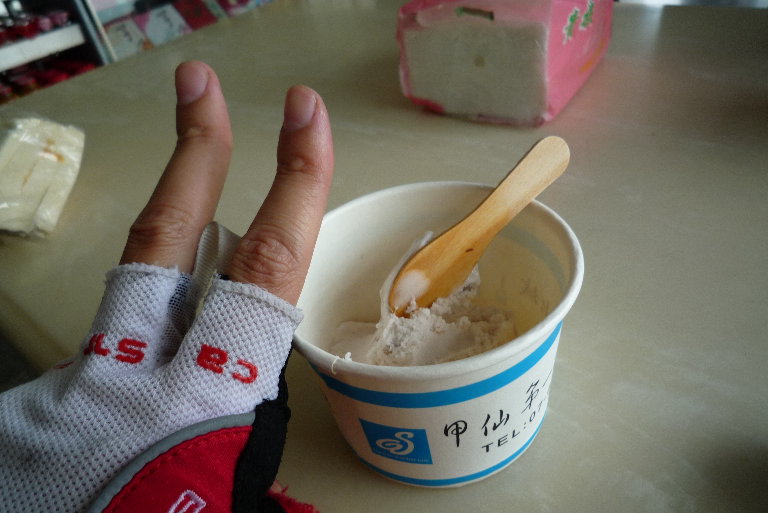 甲仙最有名的特產...芋頭冰