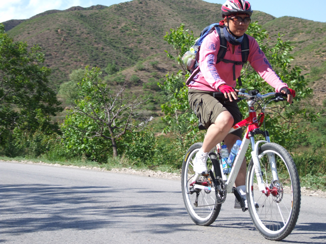曹姐说：其实不蒙面也行的